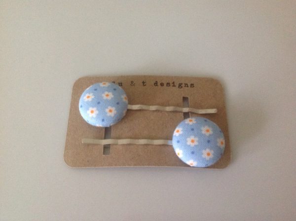 Retro flower fabric covered button bobby pins pair, retro flowers, flower fabric covered hair pins-pair